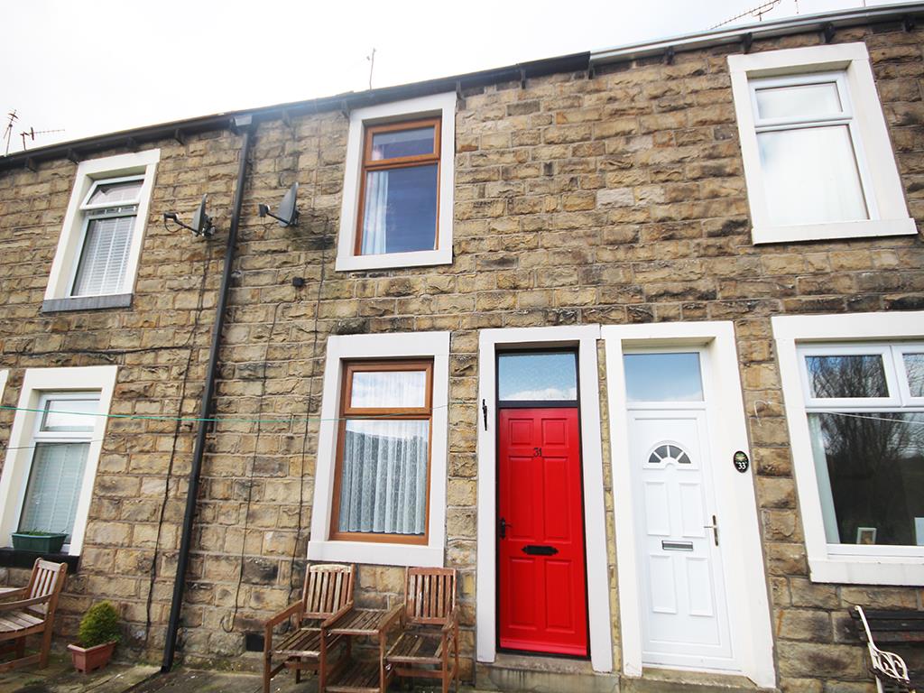 2 bedroom mid terrace house To Let in Earby - Main Image